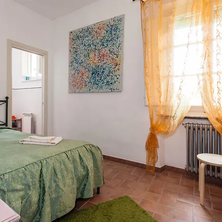 La Gemma Di Elena Lucca